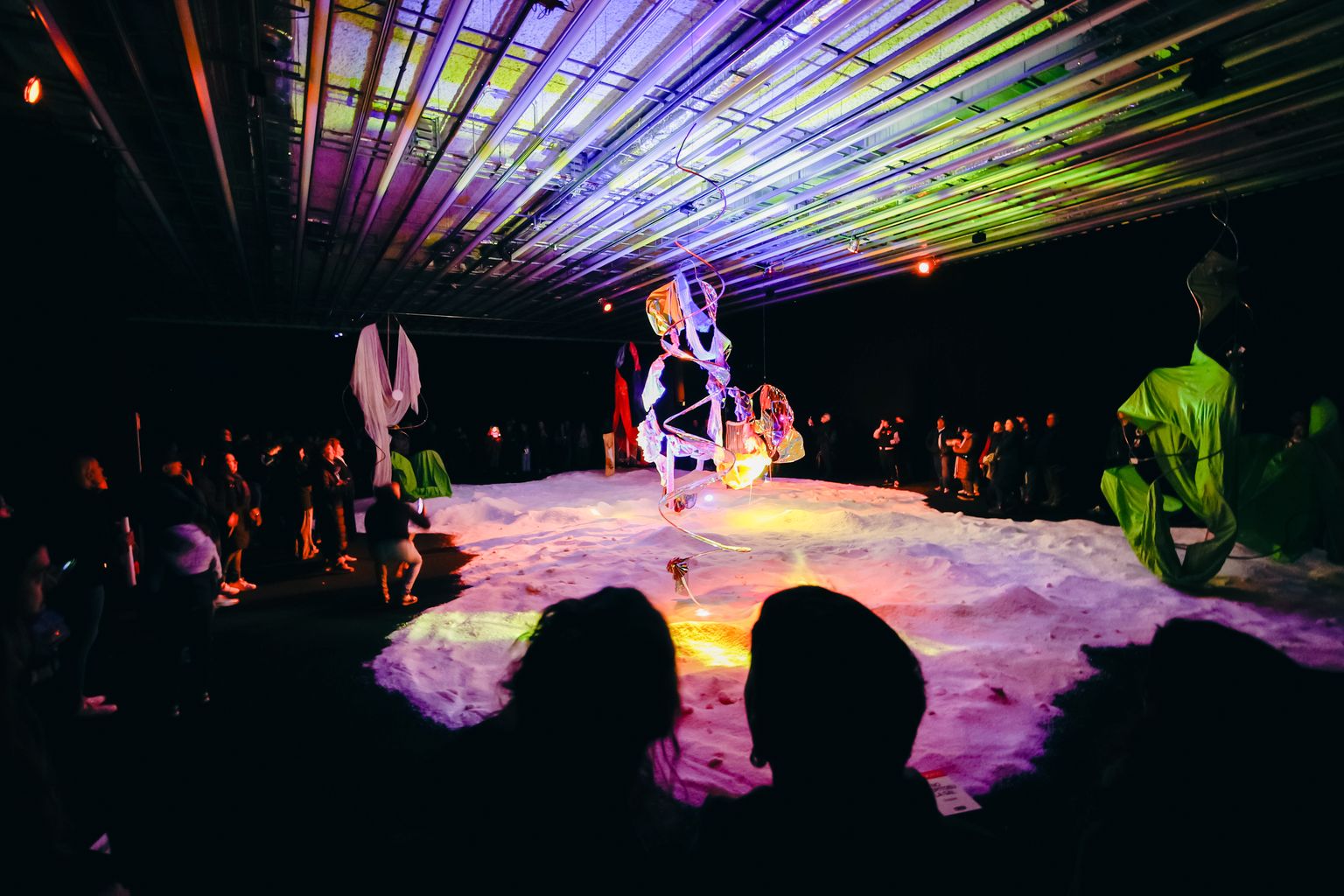 Instal·lació artística 'Fosfènica', de l'autora Rosa Tharrats, del Festival Llum BCN 2025.