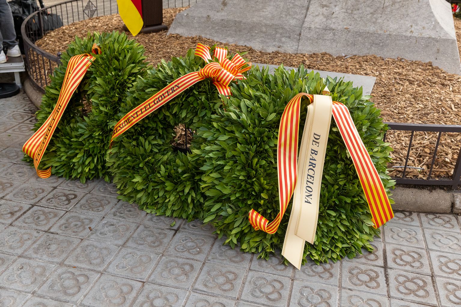 Detall de l’ofrena floral al Monument de Rafael de Casanova amb motiu de la Diada Nacional de Catalunya.