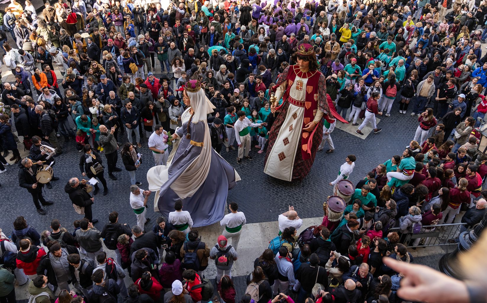 Ball dels Gegants de la Ciutat durant la celebració de la diada de Santa Eulàlia
