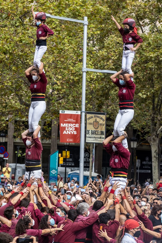 Pilars de la Colla Jove de Barcelona durant el matí de festa major de la Mercè 2021