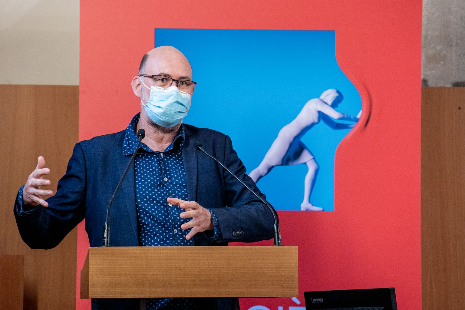 Parlament d'un dels comissaris de la Biennal Ciutat i Ciència a la roda de premsa en una sala de l'Institut d'Estudis Catalans, Toni Massanés, gastrònom i director de la Fundació Alícia