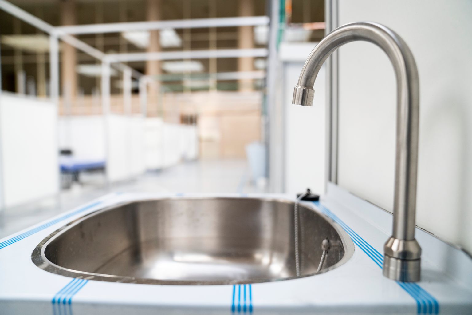 Detall d’un dels rentadors de mans del pavelló salut a l’INEFC