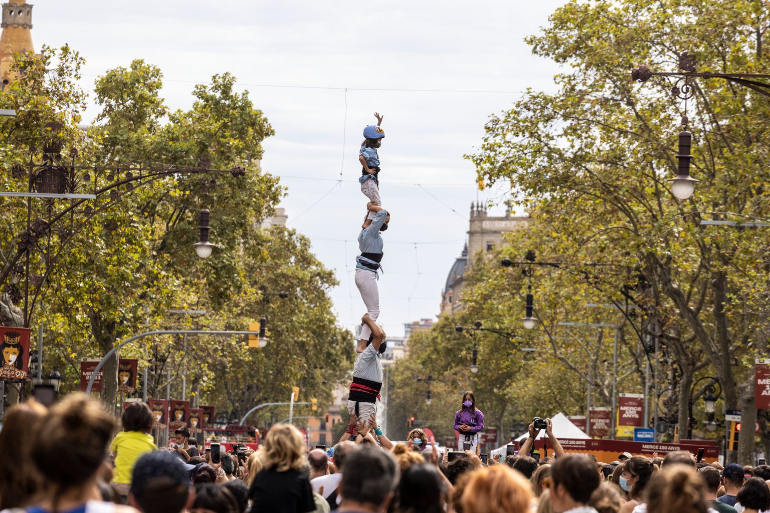 Pilar de cuatro de los Castellers del Poble-sec en la Mañana de Fiesta Mayor de La Mercè 2021