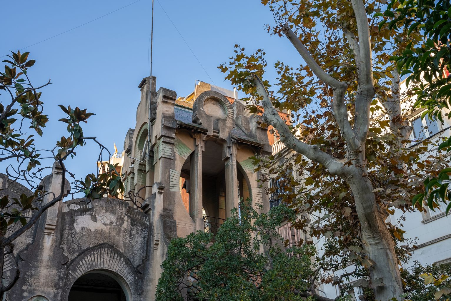Casa Tosquella, un edifici modernista del barri del Putxet, a Sarrià, comprat per l'Ajuntament per transformar-lo en un equipament per a la gent gran i a fi de garantir-ne la conservació