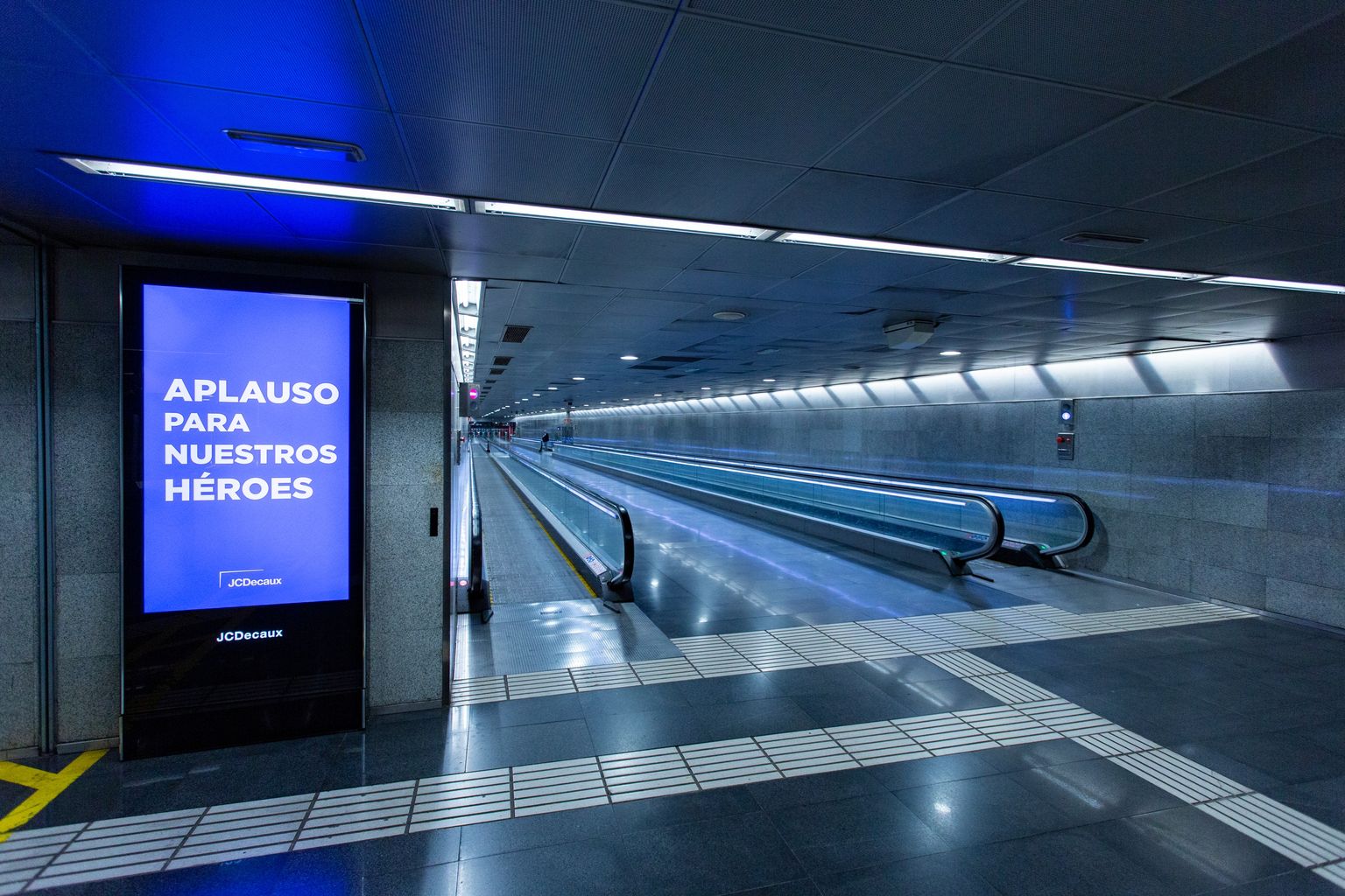 Metro Diagonal, transbordament entre l’L5 i l’L3 totalment buit