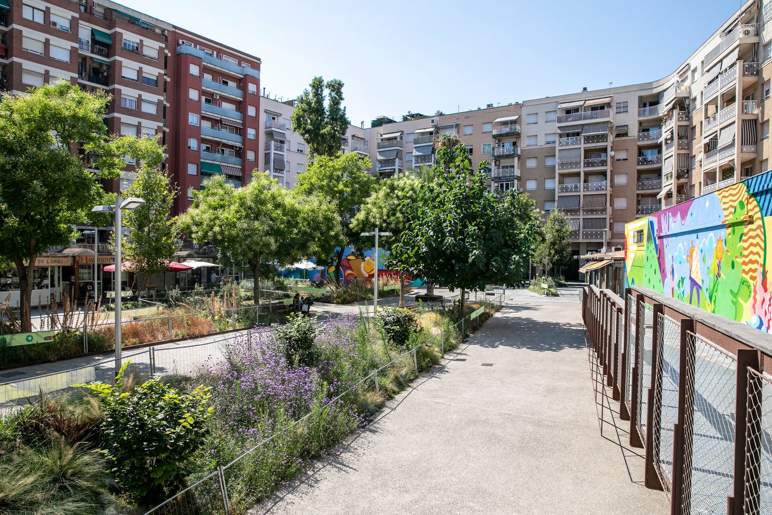 Passarel·les d’accés als jardins de la Mediterrània