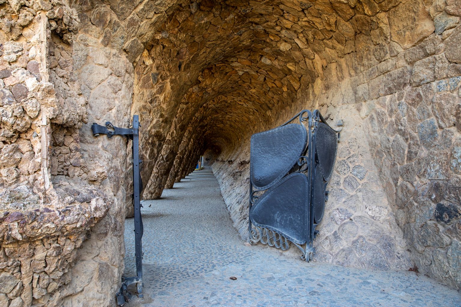 Puertas del viaducto del Park Güell.