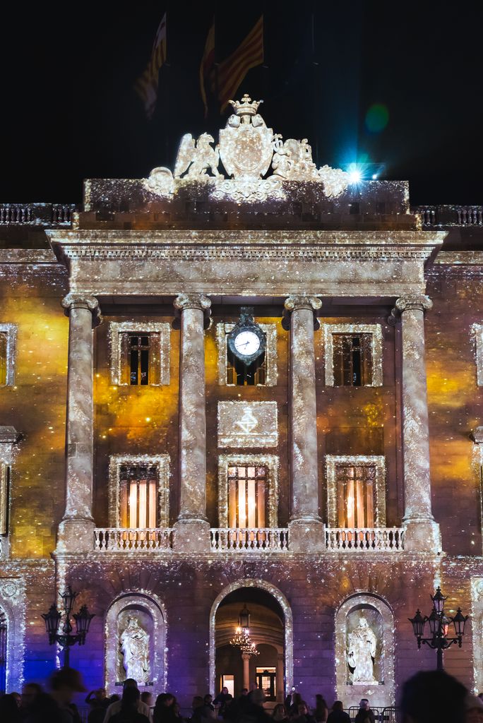 L’Ajuntament il·luminat per Nadal el dia de l’encesa de llums