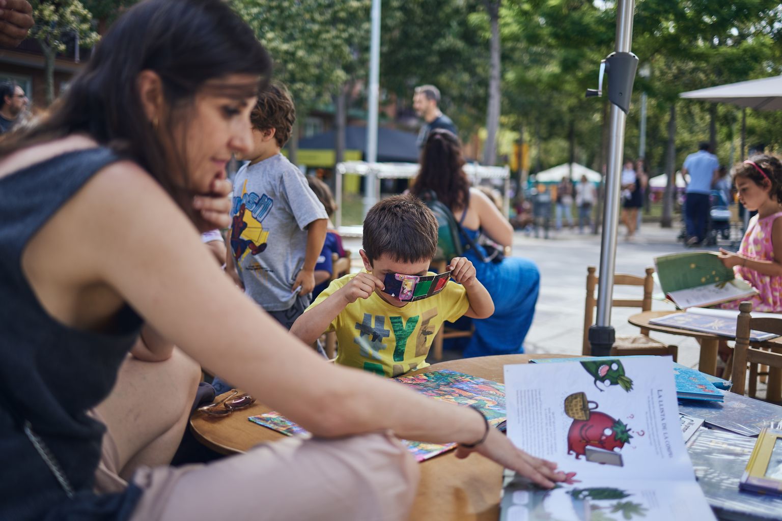 Niños participando en las actividades de la 16.ª Fiesta de la Ciencia.