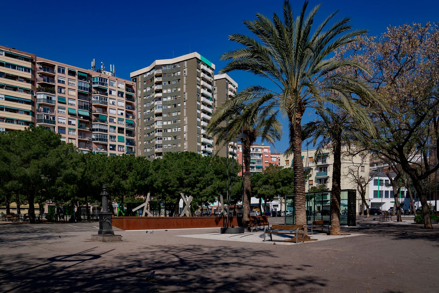 Plaça de l’Assemblea de Catalunya totalment buida