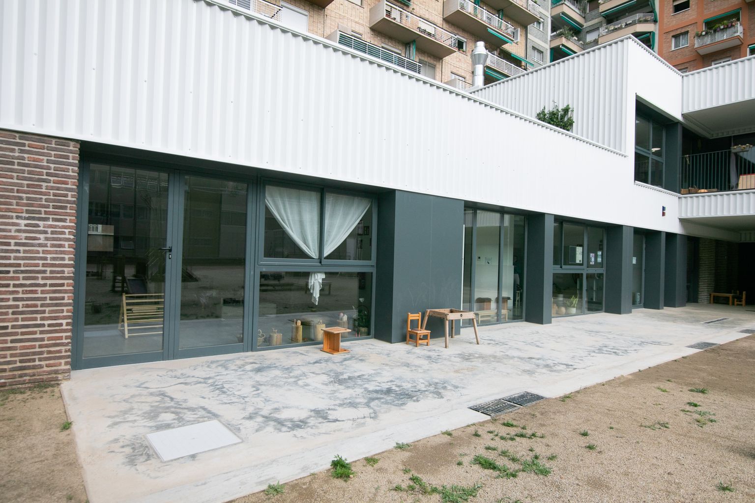 Espai exterior de l'Espai Familiar de Criança Municipal Pere Calafell