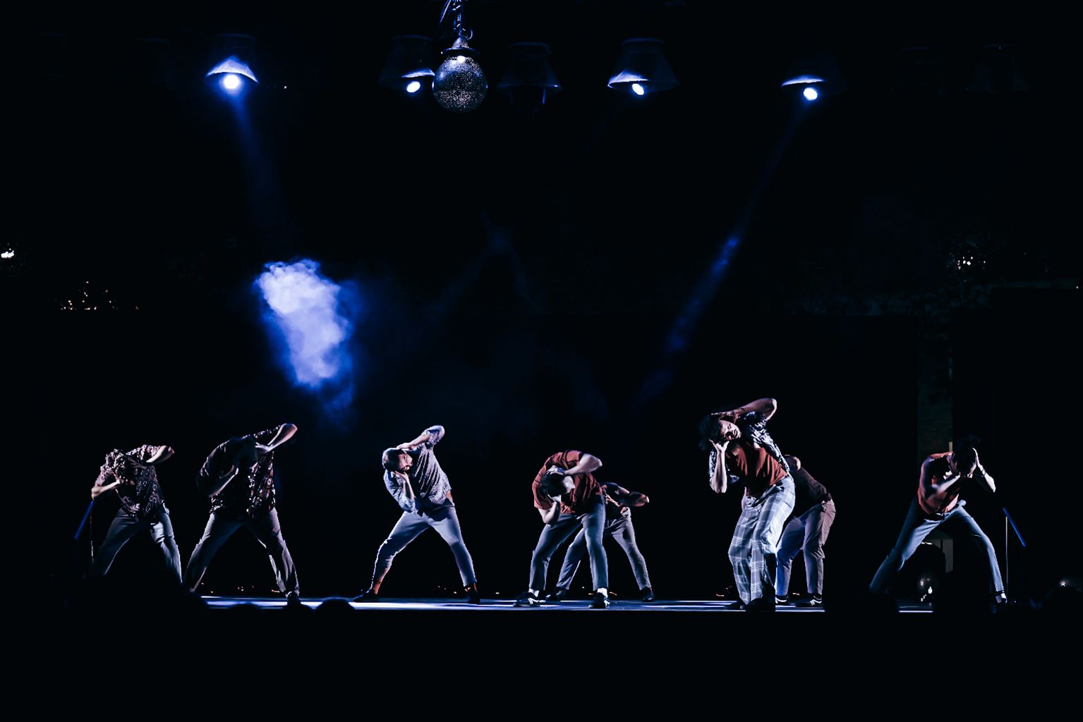 Actuació dels ballarins de la companyia marroquina L'Aparté Théâtre durant l'espectacle "Danser Casa" al parc de l'Estació del Nord