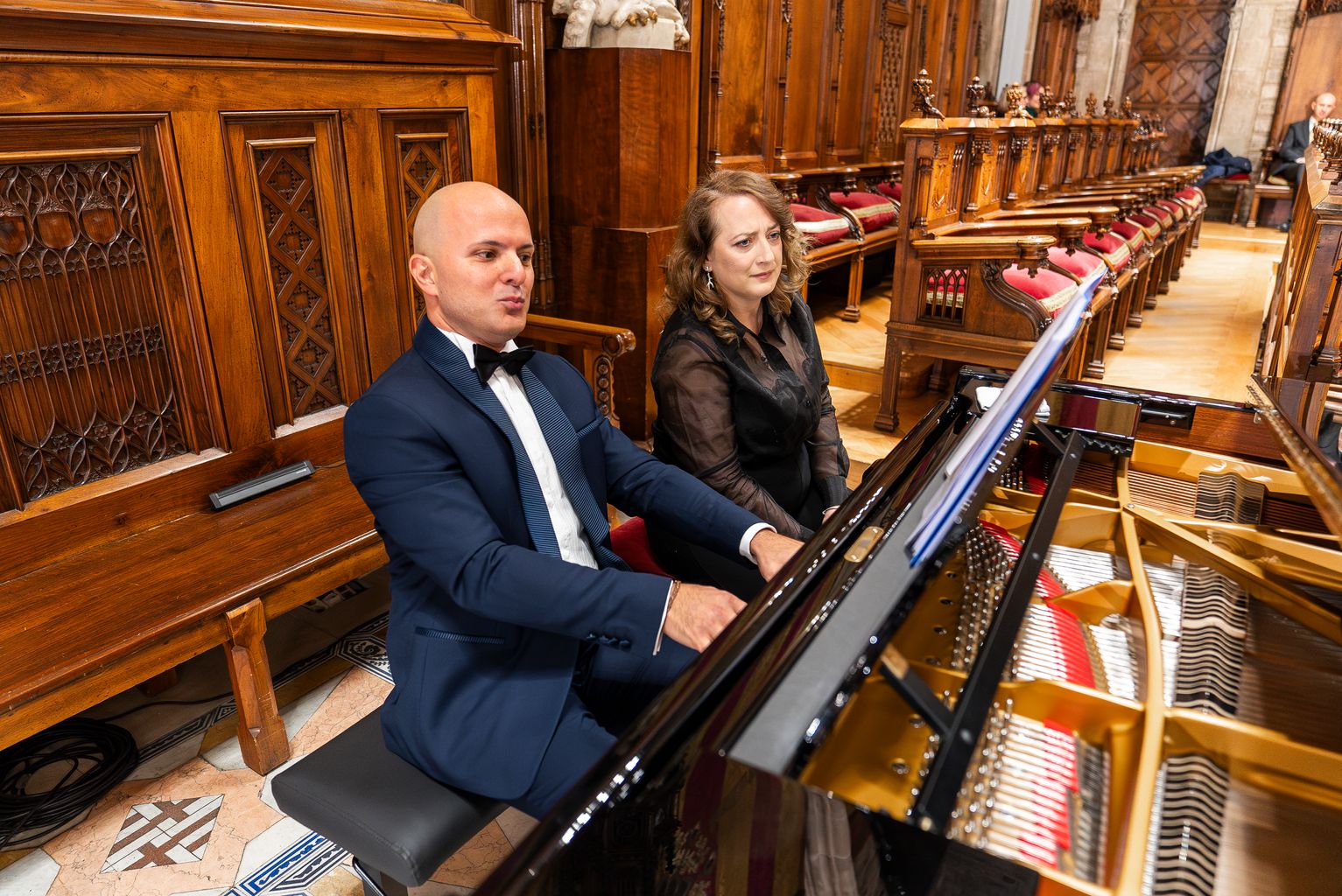 Aram Avetyan i la seva ajudant al 62è Concurs Internacional de Cant Tenor Viñas