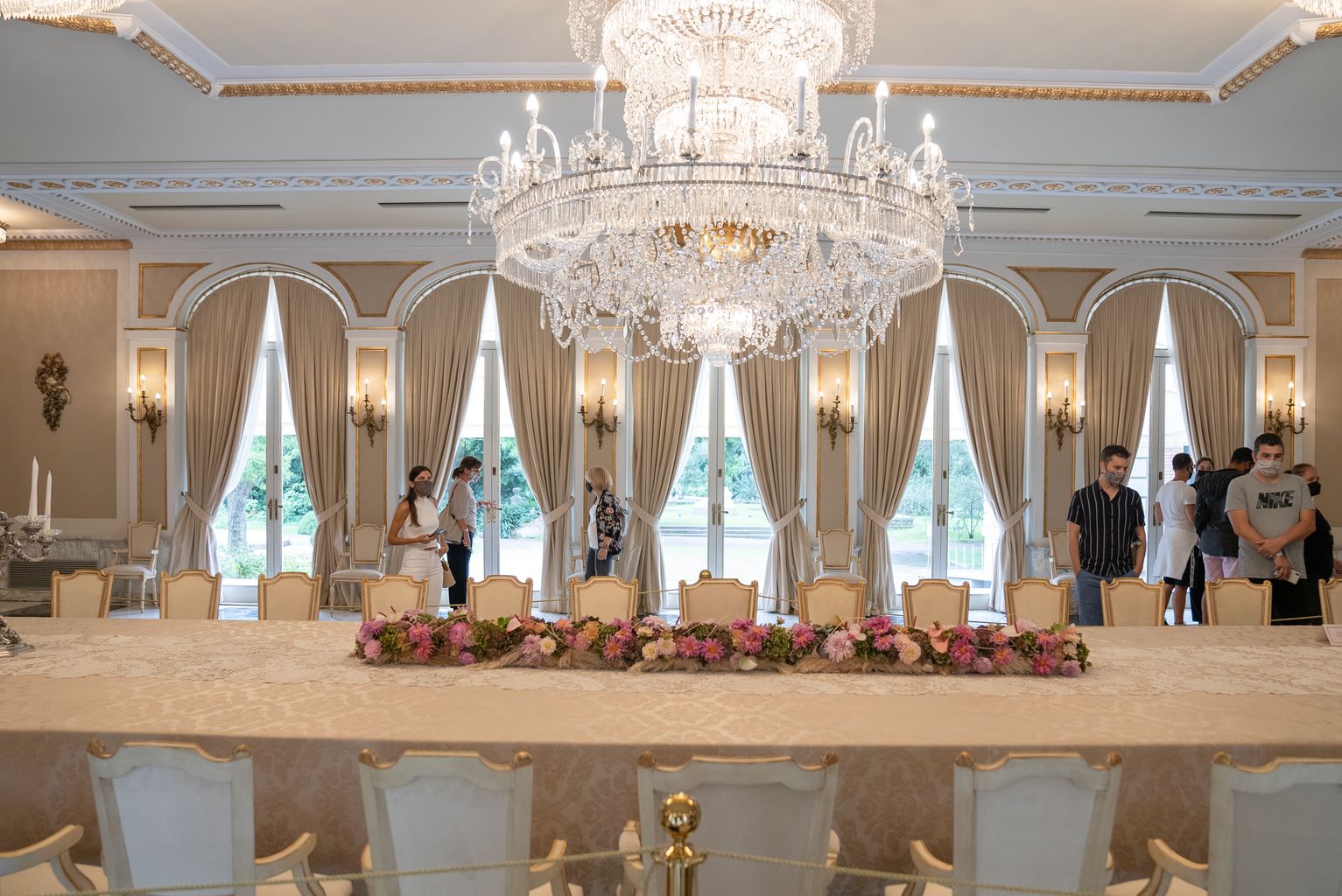 Gent que visita el Menjador de Gala del Palauet Albéniz