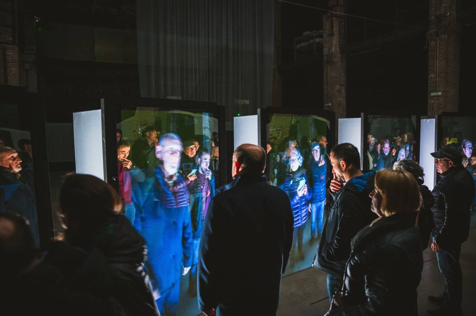 Instal·lació artística 'A faint retroactive light', d'Isaki Lacuesta, al Festival Llum BCN 2025.