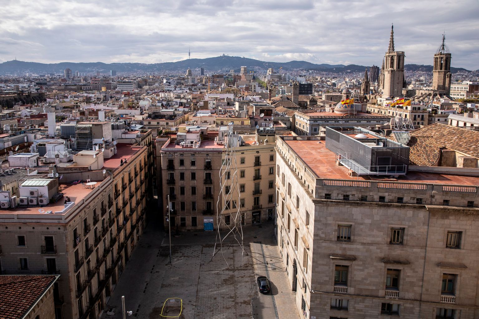 Vistes de Barcelona des del mirador de Maria Aurèlia Capmany. Vistes des de la plaça de Sant Miquel fins a Collserola
