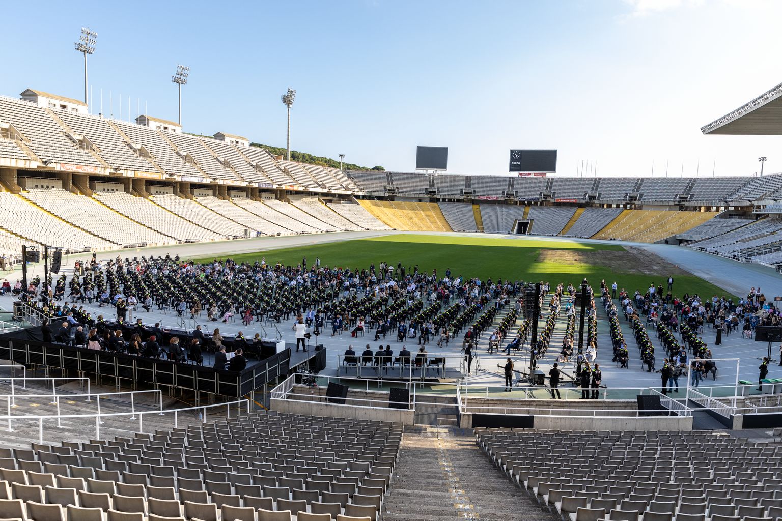 Vista de l'acte de benvinguda i lliurament de cartera identificativa als 237 nous agents de la Guàrdia Urbana