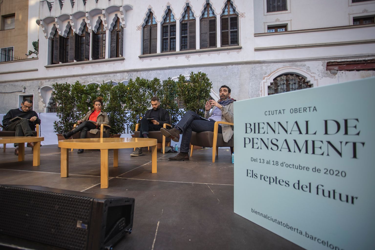 Taula rodona "Som el 99%? De la mobilització social a la política institucional" als jardins d'Agustí Centelles amb la participació de: César Rendueles, Laura Casielles, Jorge Tamanes i Santiago Zabala