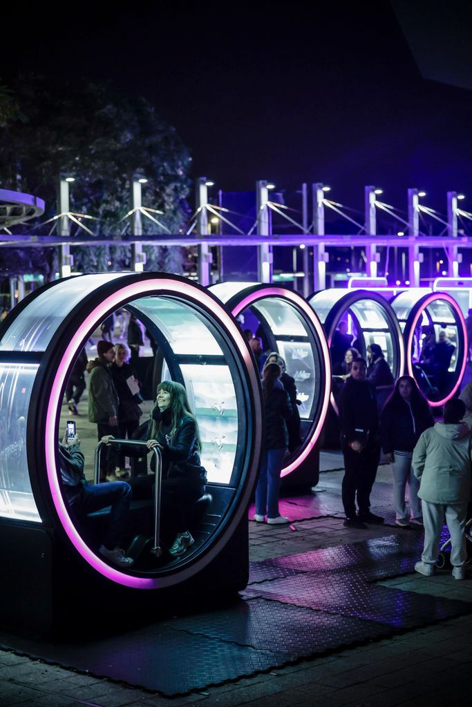 Instal·lació artística 'Loop', d'Olivier Girouard, Jonathan Villeneuve i Ottoblix, al Festival Llum BCN 2025.