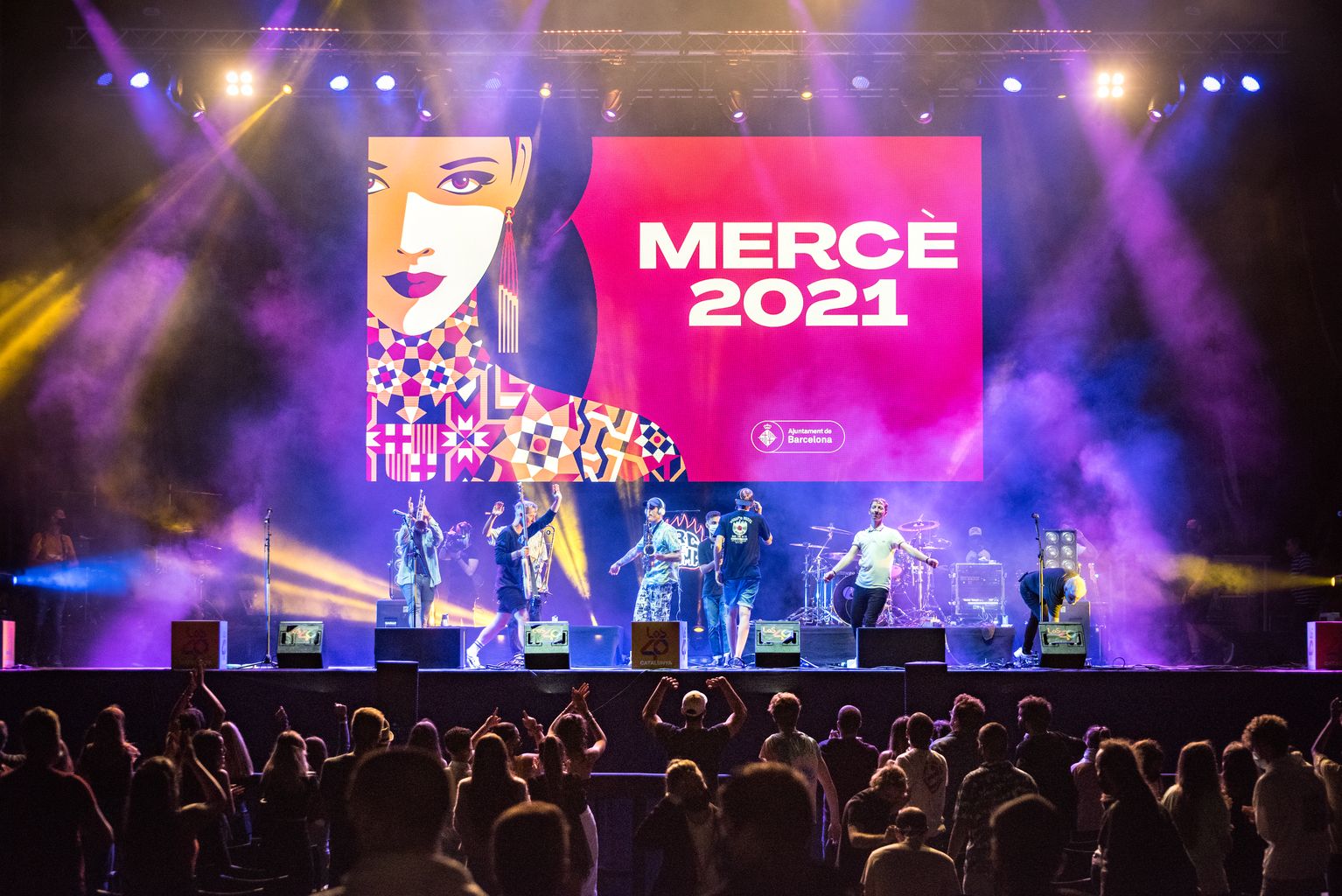 Públic assistint a un dels concerts a l'Estadi Olímpic