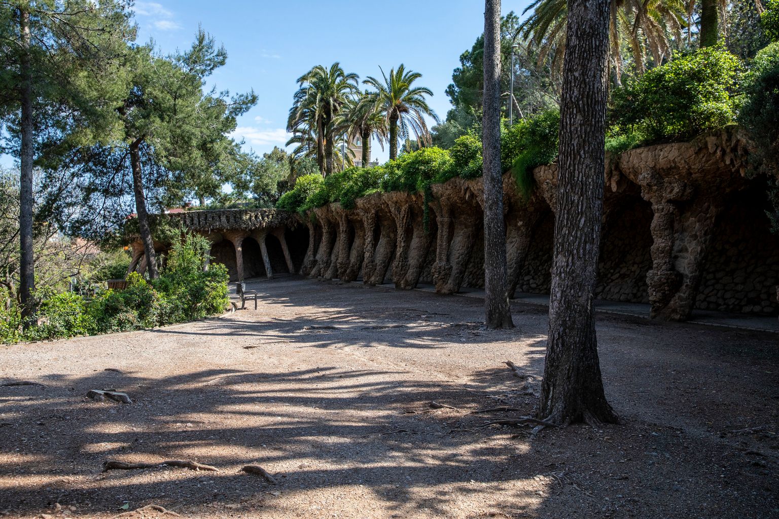 Viaducto y porche de los carruajes del Park Güell.