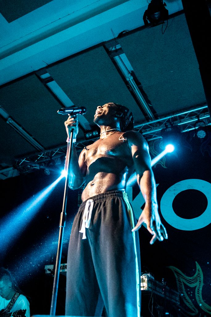 Actuació de Koers a la Fabra i Coats promogut per Acció Cultura Viva amb motiu de les festes de la Mercè