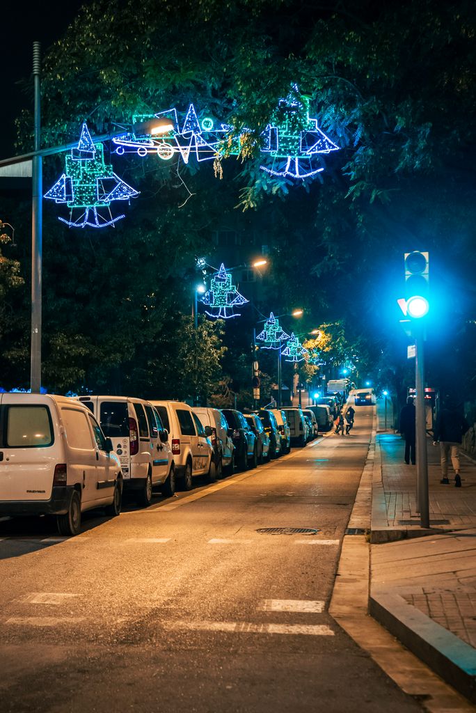 Luces de Navidad de la avenida de los Rasos de Peguera, en Ciutat Meridiana