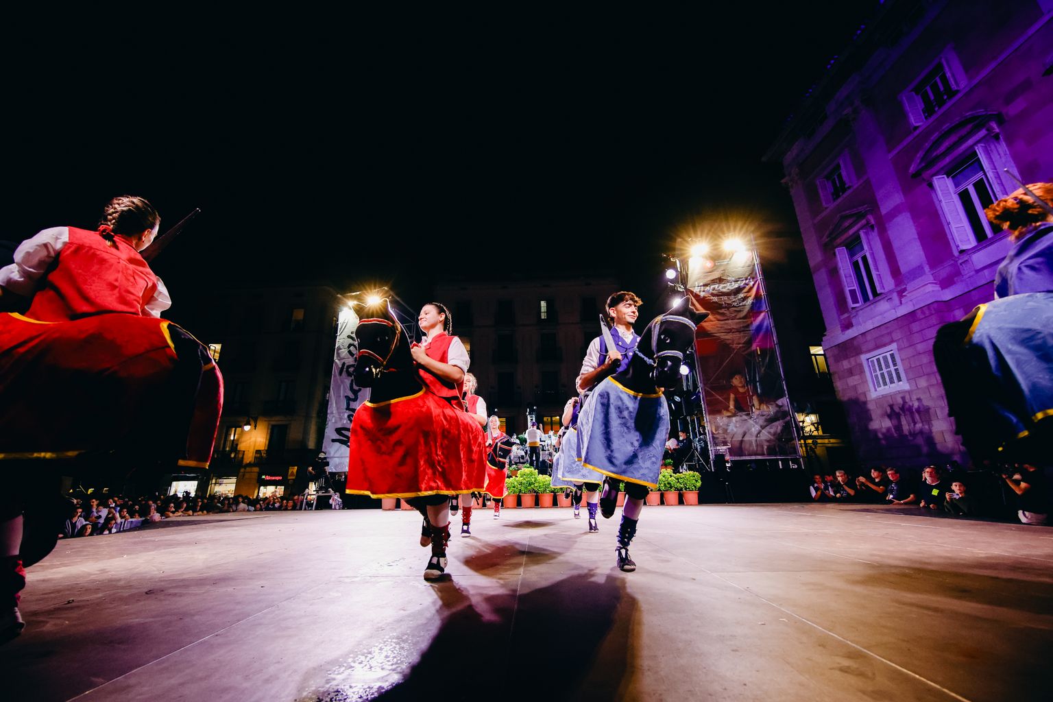 Actuación de los Cavallets Cotoners en el Toc d'Inici de La Mercè 2024