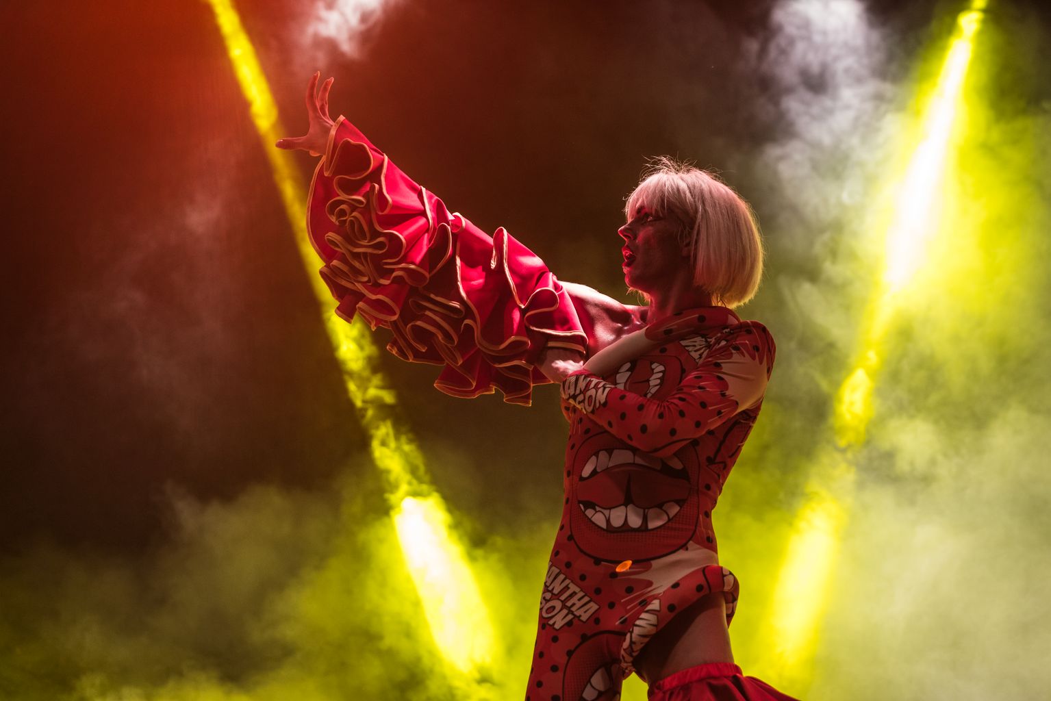 Espectacle de Samantha Hudson a l'escenari del BAM al Moll de la Fusta