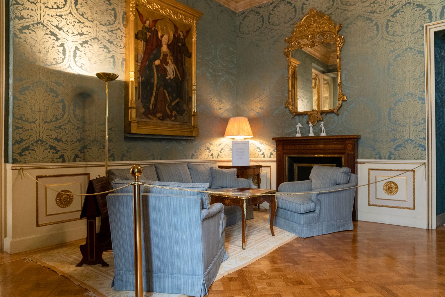 Sala amb despatx i zona de descans del Palauet Albéniz