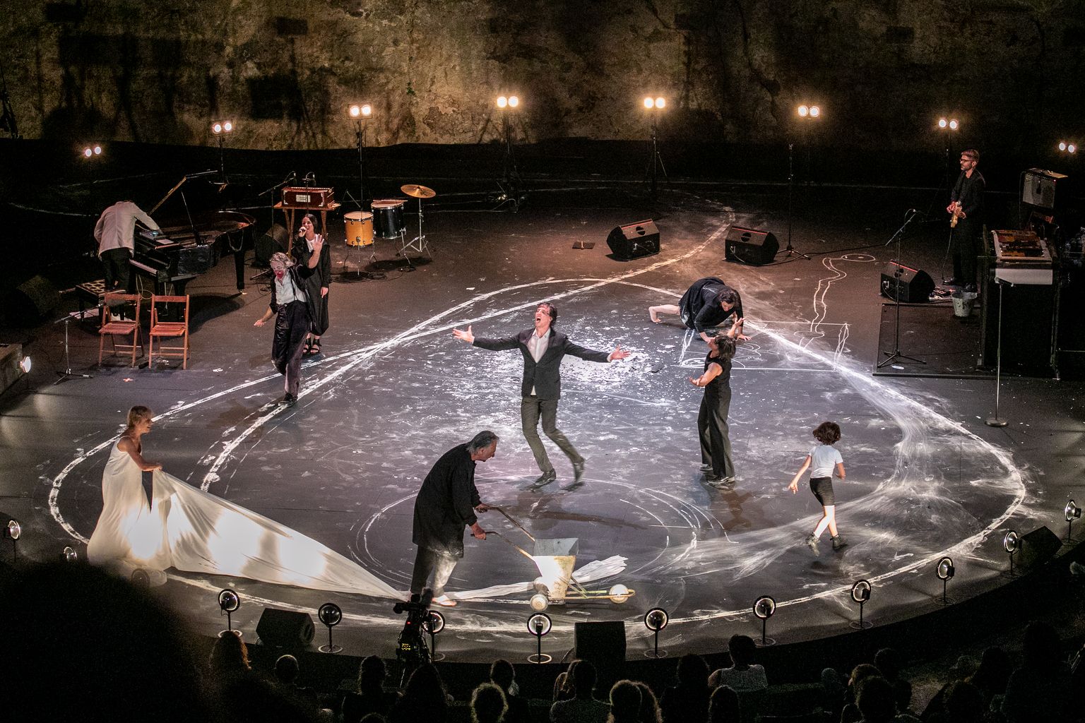 Moment de l’espectacle “A tocar!”, de la companyia Baró d’Evel