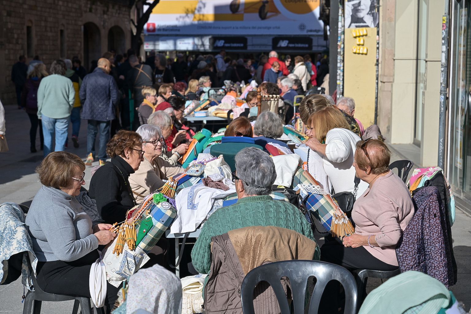 Trobada de puntaires vingudes d'arreu de Catalunya per les Festes de Santa Eulàlia 2025