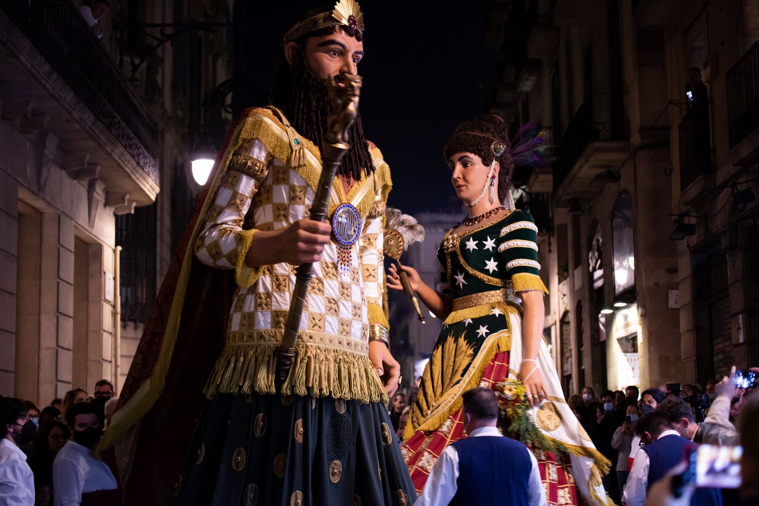 Arribada dels gegants de Santa Maria del Mar amb motiu de les festes de Santa Eulàlia.