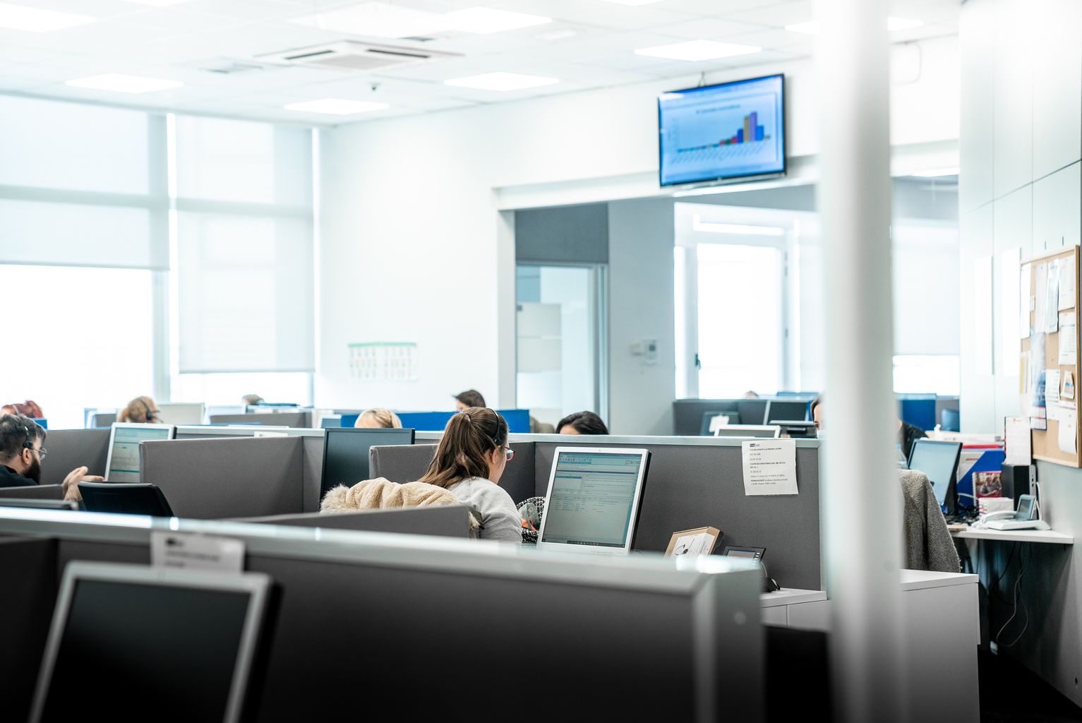 Una de las salas donde los operadores y operadoras atienden las peticiones de teleasistencia