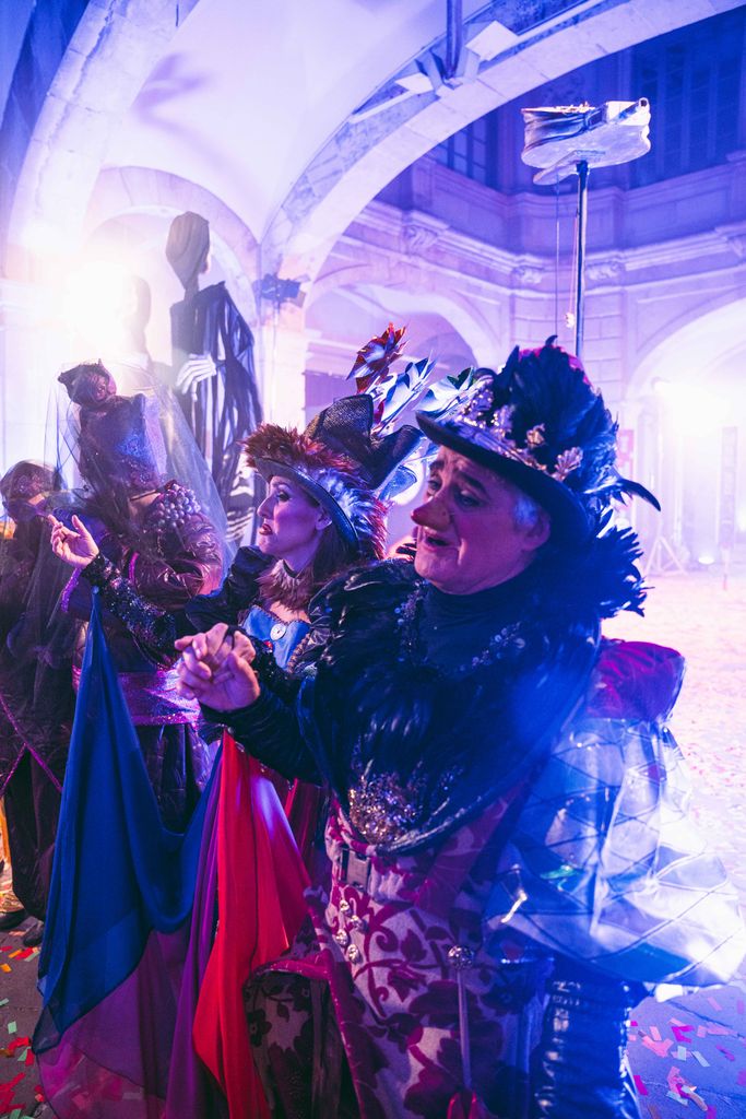 Desfilada del rei Tòtil Tocatdelala i la reina Belluga a l'Enterrament de la Sardina del Carnaval 2021