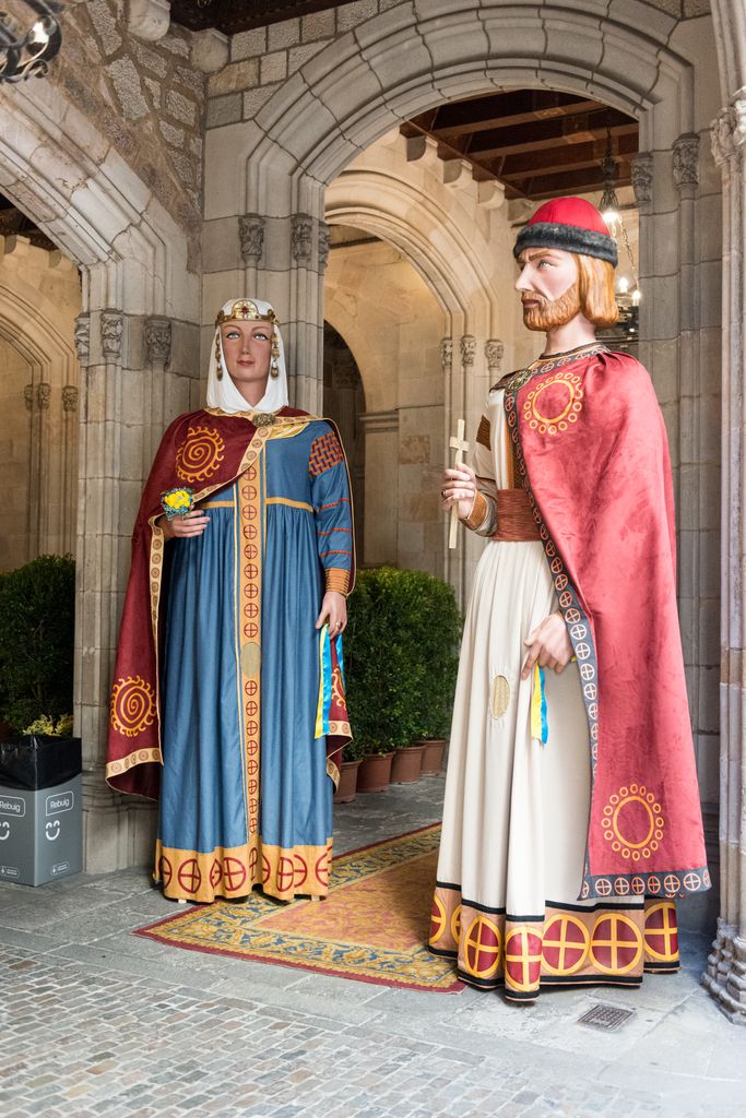 Gegants de Kíiv a la galeria gòtica de l’Ajuntament de Barcelona.