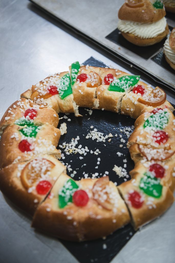Tortell de Reis preparat durant la visita a la pastisseria Escribà