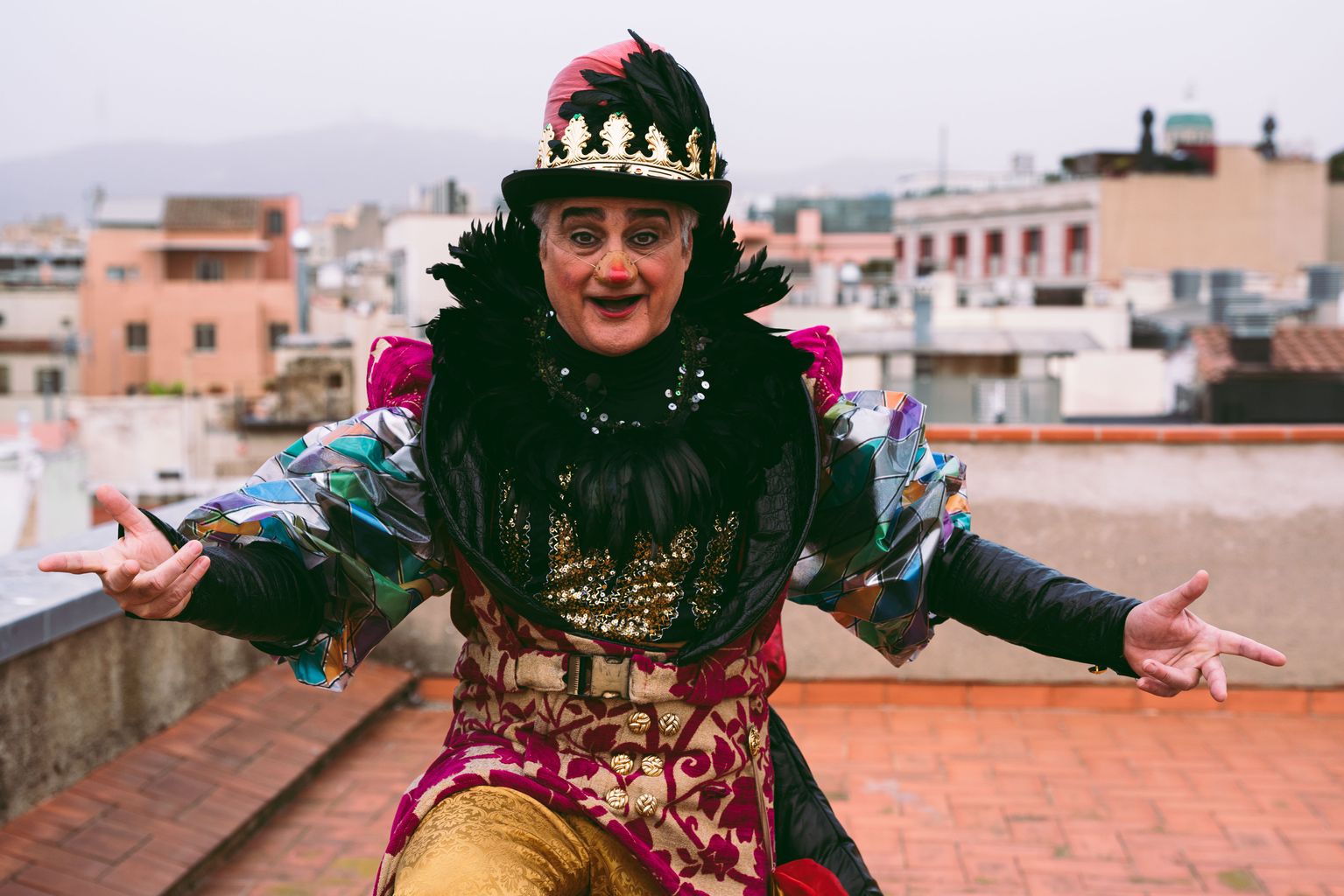 El rei Carnestoltes saluda des del terrat de la Virreina