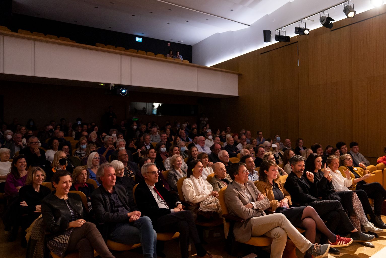 Públic assistent a l'homenatge entre els quals hi ha els comissaris del Model Fest (Beth Galí, José Luis Vicente i Eva Franch), Janet Sanz i Xavier Matilla, entre d'altres