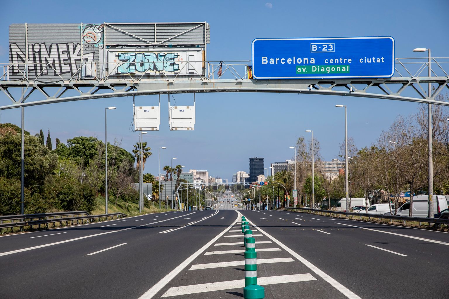 Districte de les Corts. Avinguda Diagonal vista des de l’entrada sud sense gairebé trànsit