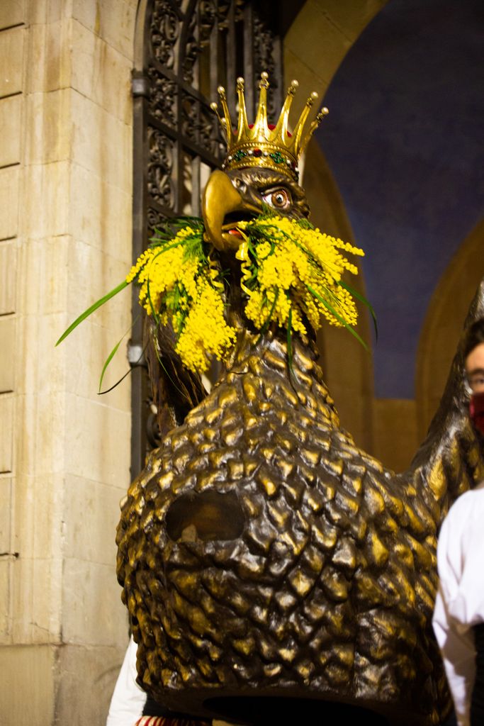 Àliga de Barcelona sortint de l'Ajuntament amb motiu de les Festes de Santa Eulàlia.