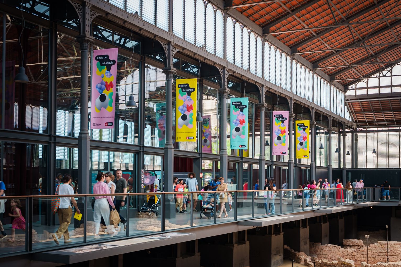 Fiesta de la Ciencia dentro del recinto de El Born. Museo de Historia de Barcelona