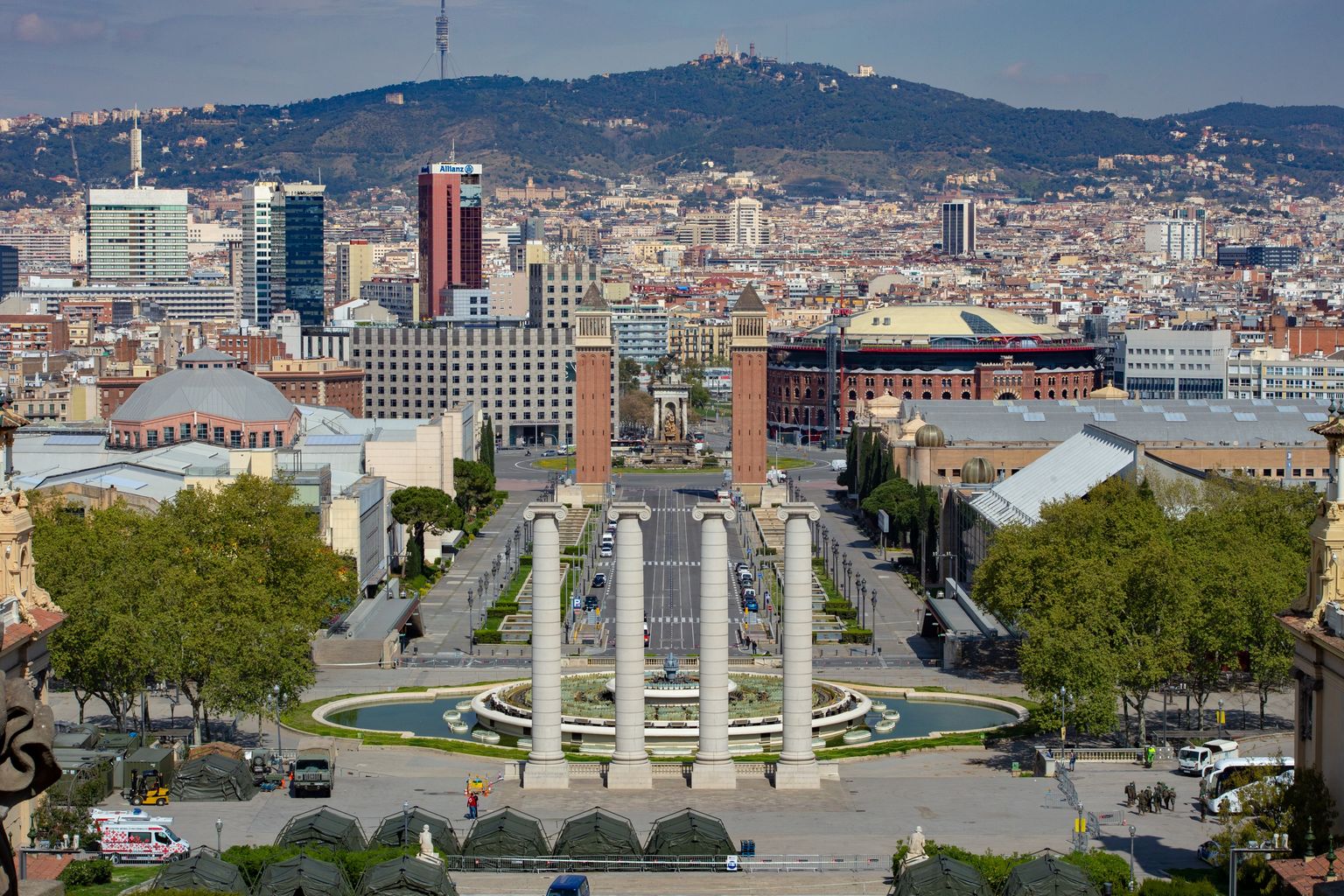 Vistas de la ciudad desde el MNAC hasta Montjuïc. Distrito de Sants-Montjuïc.