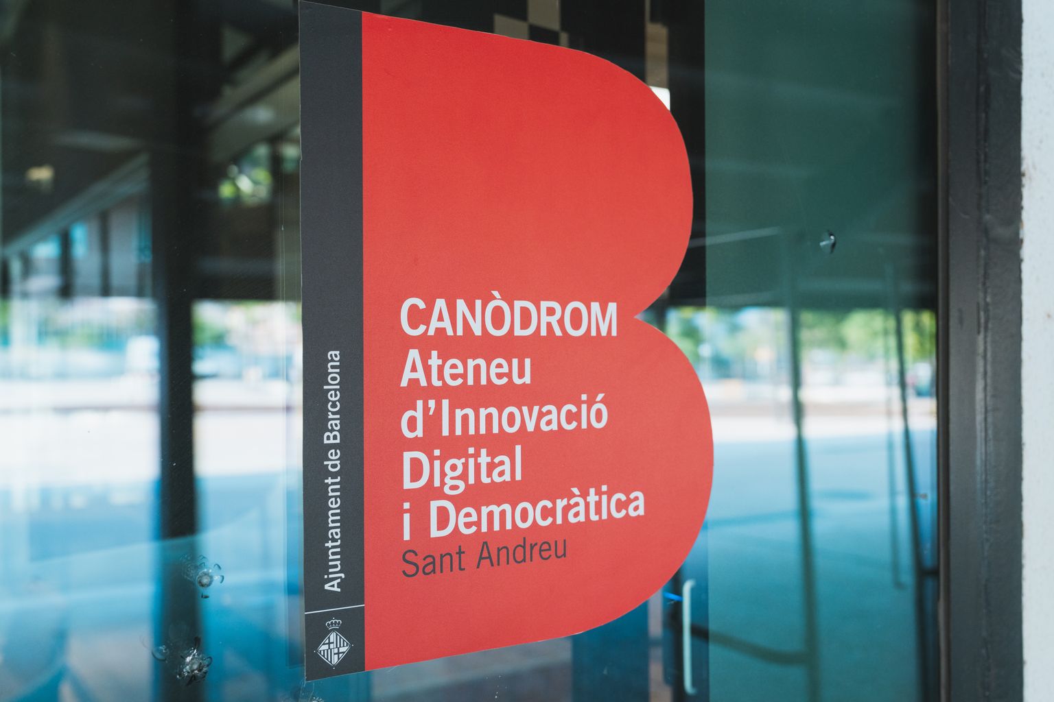 Rètol de l'equipament del Canòdrom - Ateneu d'Innovació Digital i Democràtica a Sant Andreu
