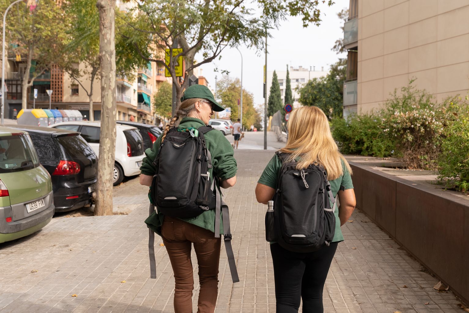 Informadors del Pla Cuidem Barcelona recorrent els carrers