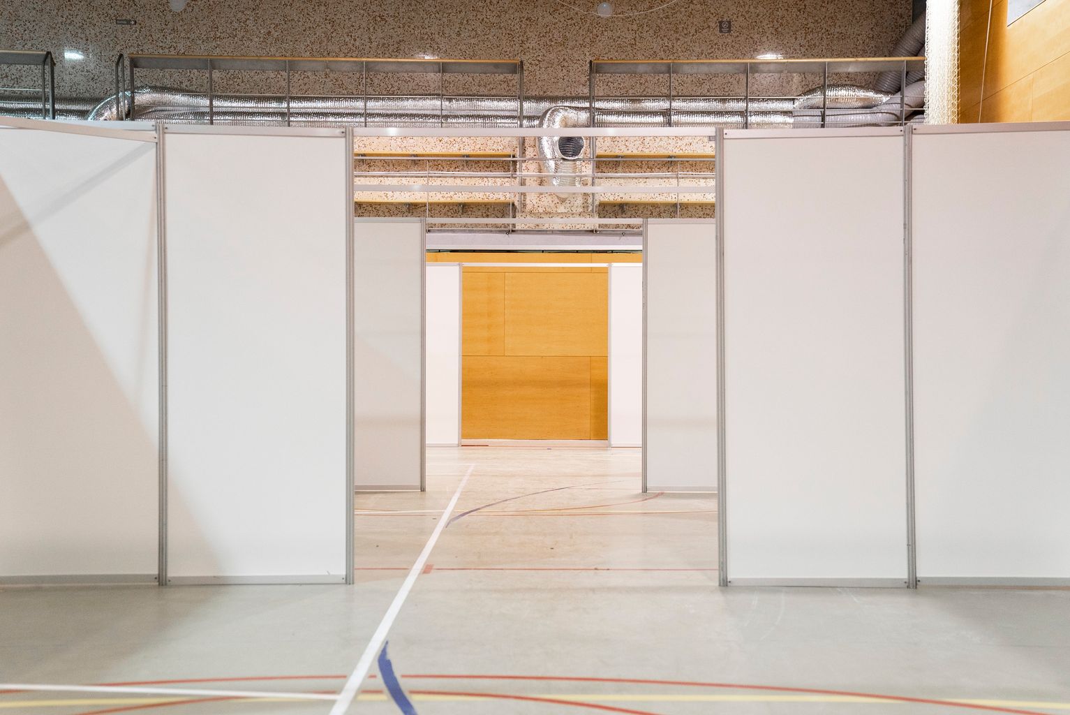 Pista del CEM Claror Barceloneta amb l’emplafonat sobre la pista