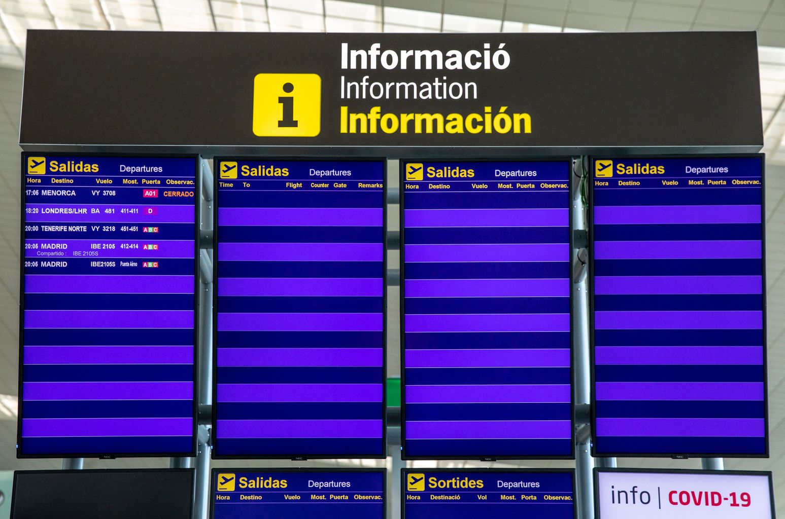 Aeroport Josep Tarradellas Barcelona-el Prat. Terminal 1, panells informatius de vols operats