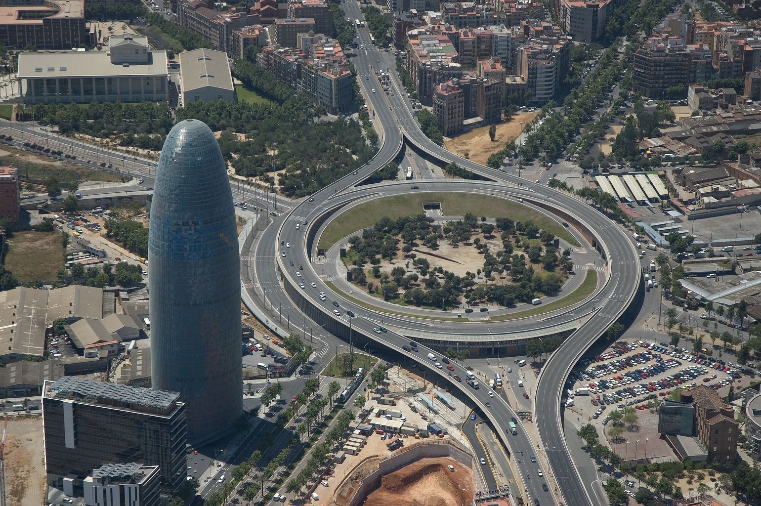 Vista aèria de la plaça de les Glòries Catalanes l’1 de juny de 2006