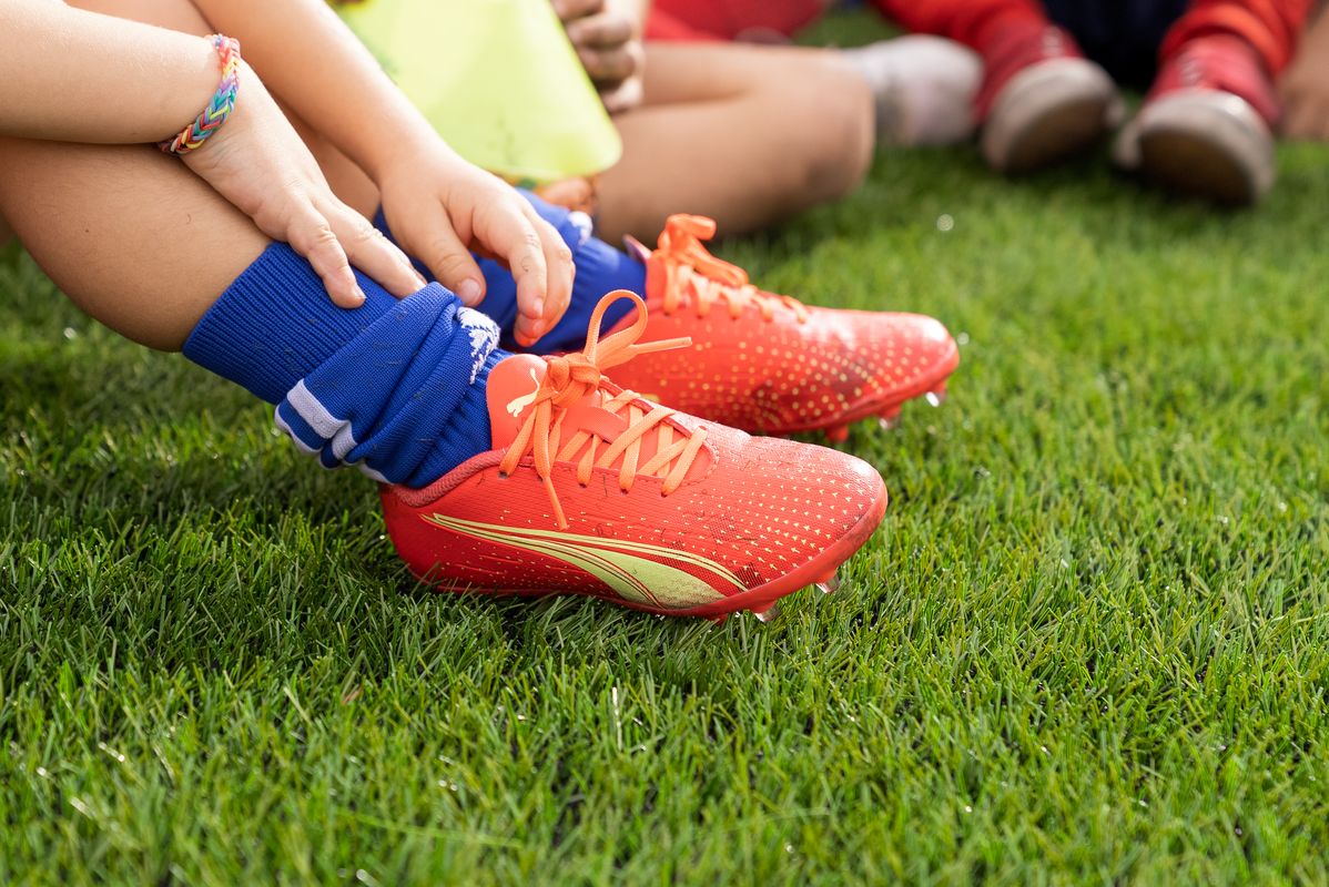 
             Detall d’unes botes de futbol d’un dels infants membre d’un equip del Club...
             Autor: Josbel A. Tinoco
             Mostra els detalls de la imatge Detall d’unes botes de futbol d’un dels infants membre d’un equip del Club...
             