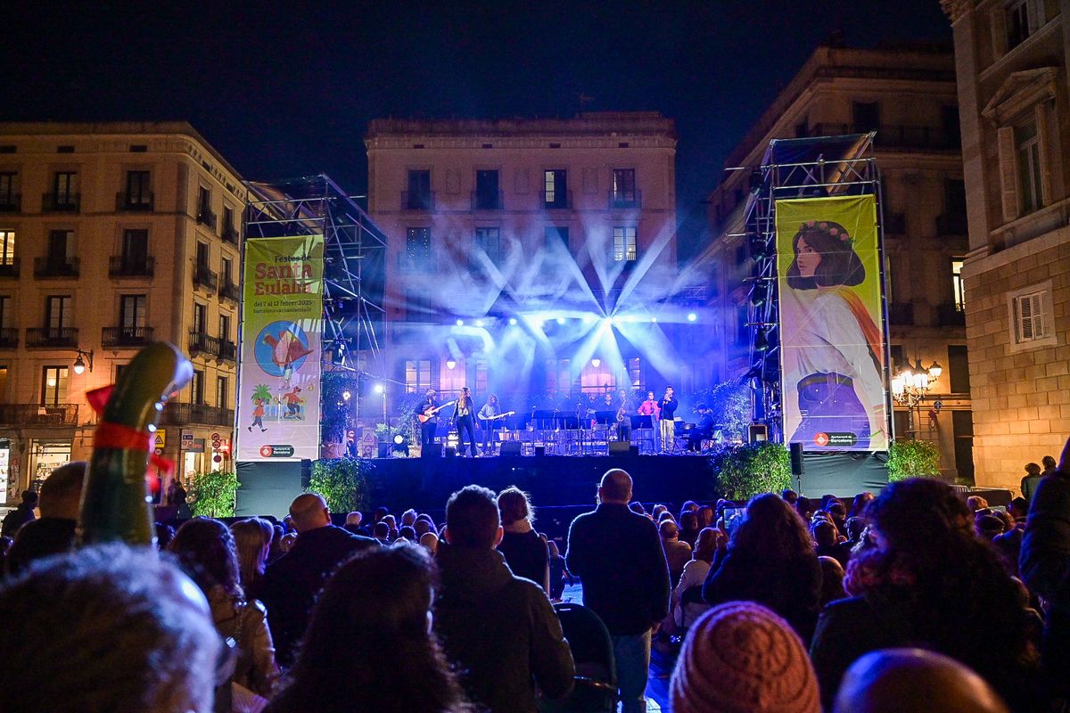 
             Concert de les escoles municipals de música a la plaça de Sant Jaume amb moti...
             Autor: Albert Canalejo
             Mostra els detalls de la imatge Concert de les escoles municipals de música a la plaça de Sant Jaume amb moti...
             